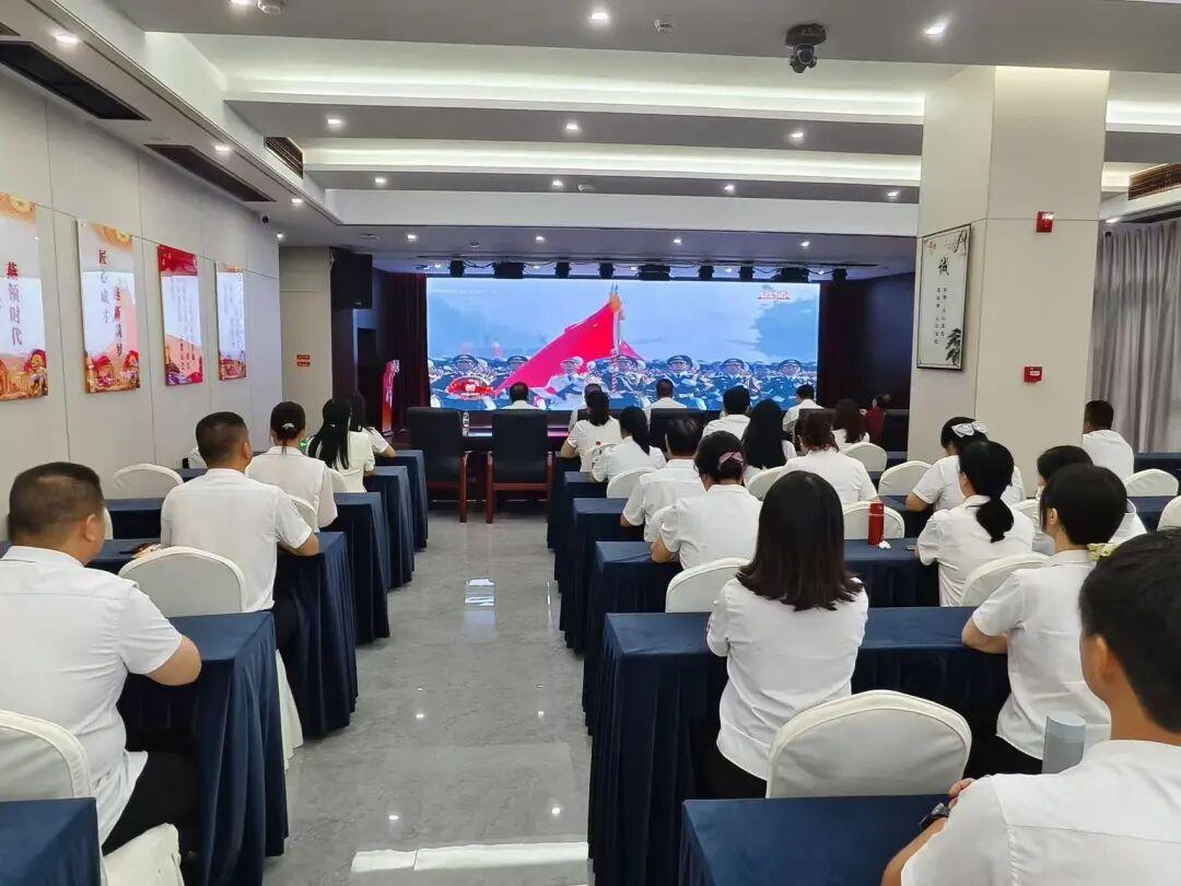銘記抗戰歷史 凝聚奮進力量 | 燕興集團黨委組織集中收看抗戰勝利80周年大閱兵